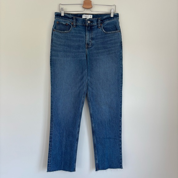 Abercrombie Curve Love 90’s Straight Mid Rise Raw Hem Jeans 8 - Picture 4 of 13